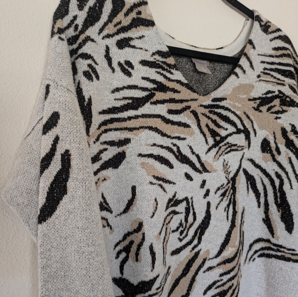 Chico's Tiger Geometric Sweater Cream Tan V Neck Animal Print Boho Womens sz L - Picture 8 of 13